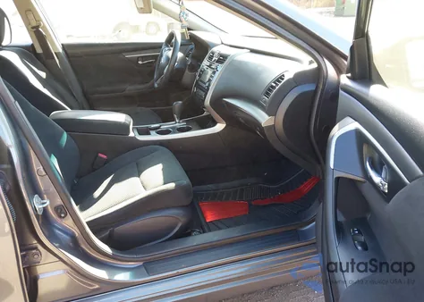 2015 Nissan Altima 2.5 S z USA, uszkodzony, nr VIN 1N4AL3AP2FC180507